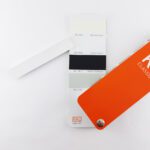 Микроплинтус Micro-L с пружинами Белый 9003 и МУАР 9016